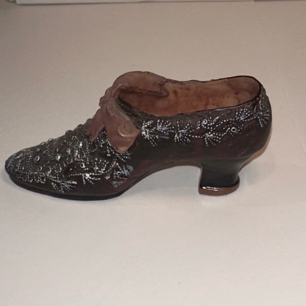 Just the right show vintage miniature shoe. My Treasure. No box